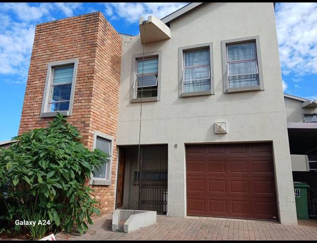 3 BEDROOM TOWNHOUSE FOR SALE IN MEYERSDAL